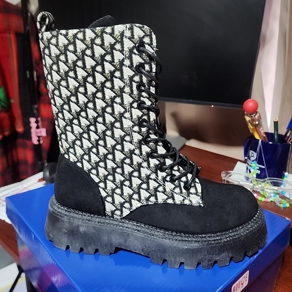 Rouge Combat Boots. Brand New In The Box. Size 7.5 - Picture 3 of 6